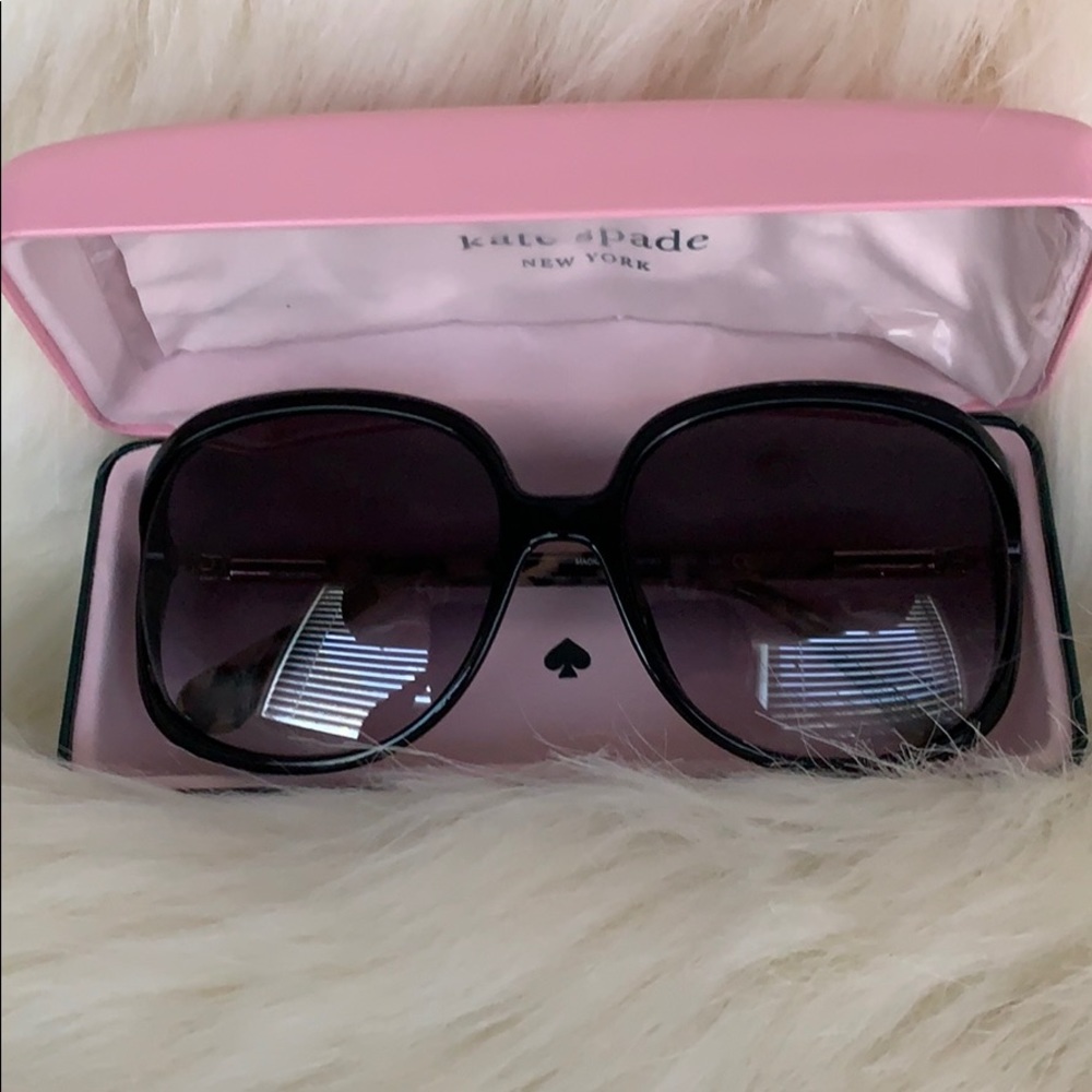 🛑SOLD Kate Spade MacKenna sunglasses